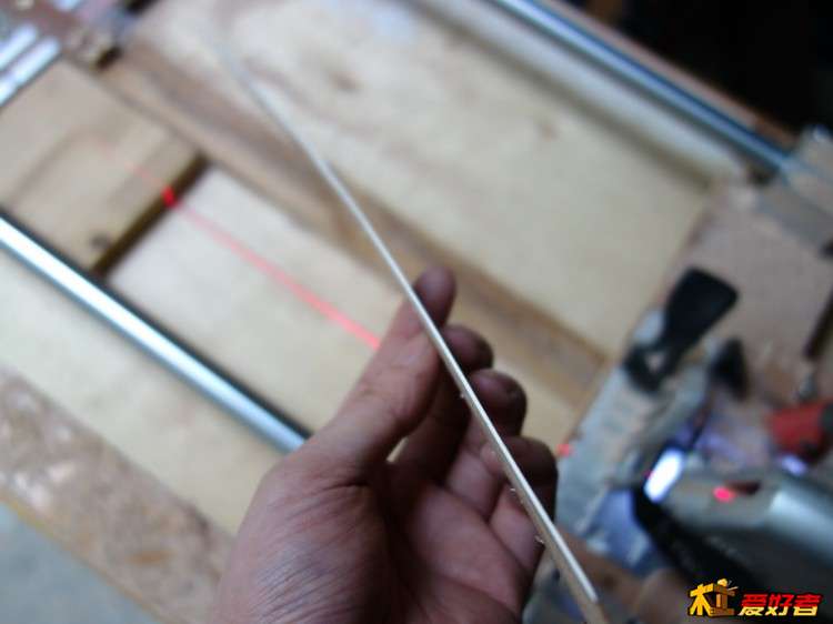 用直線光軸做的導軌鋸